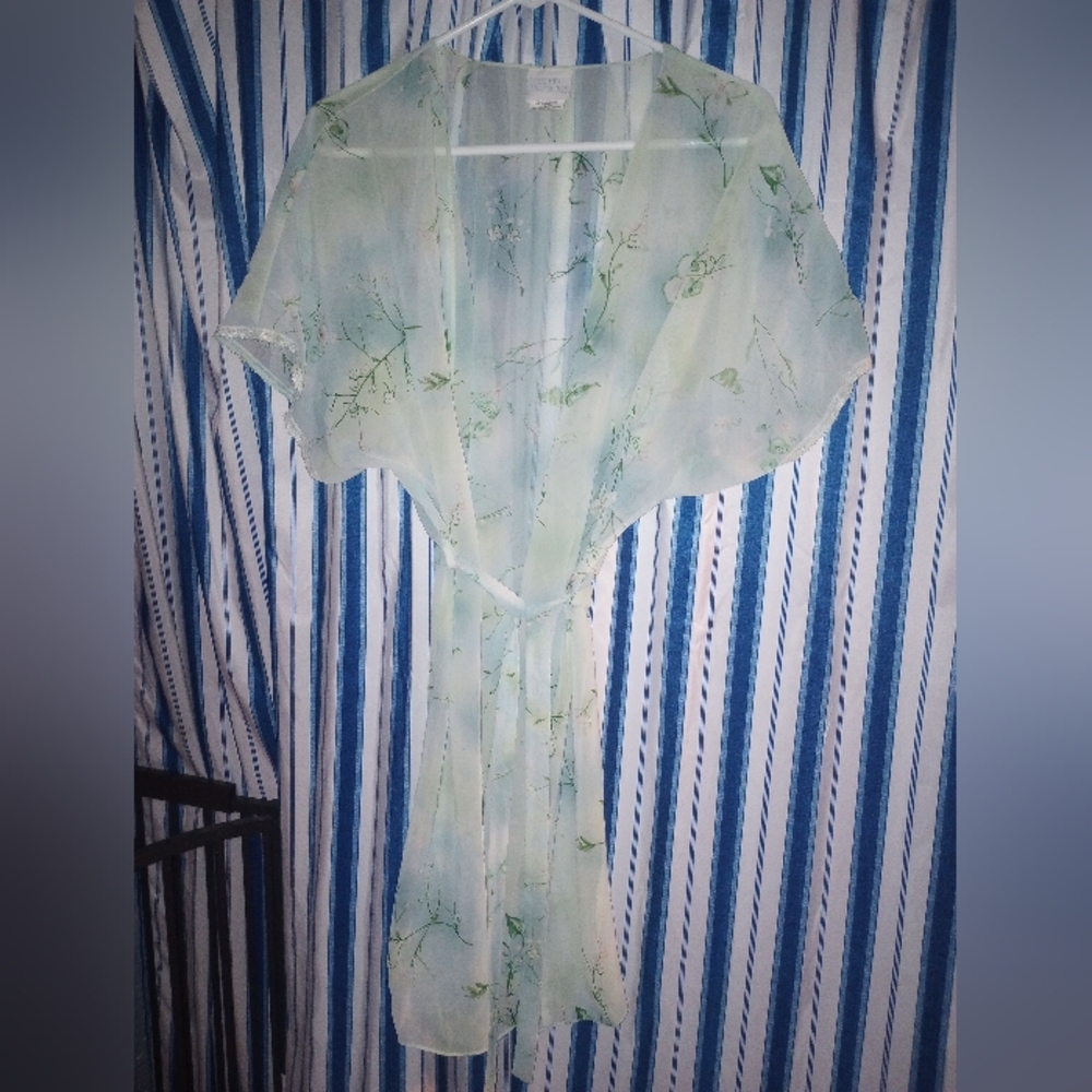 Secret treasures robe size 1X